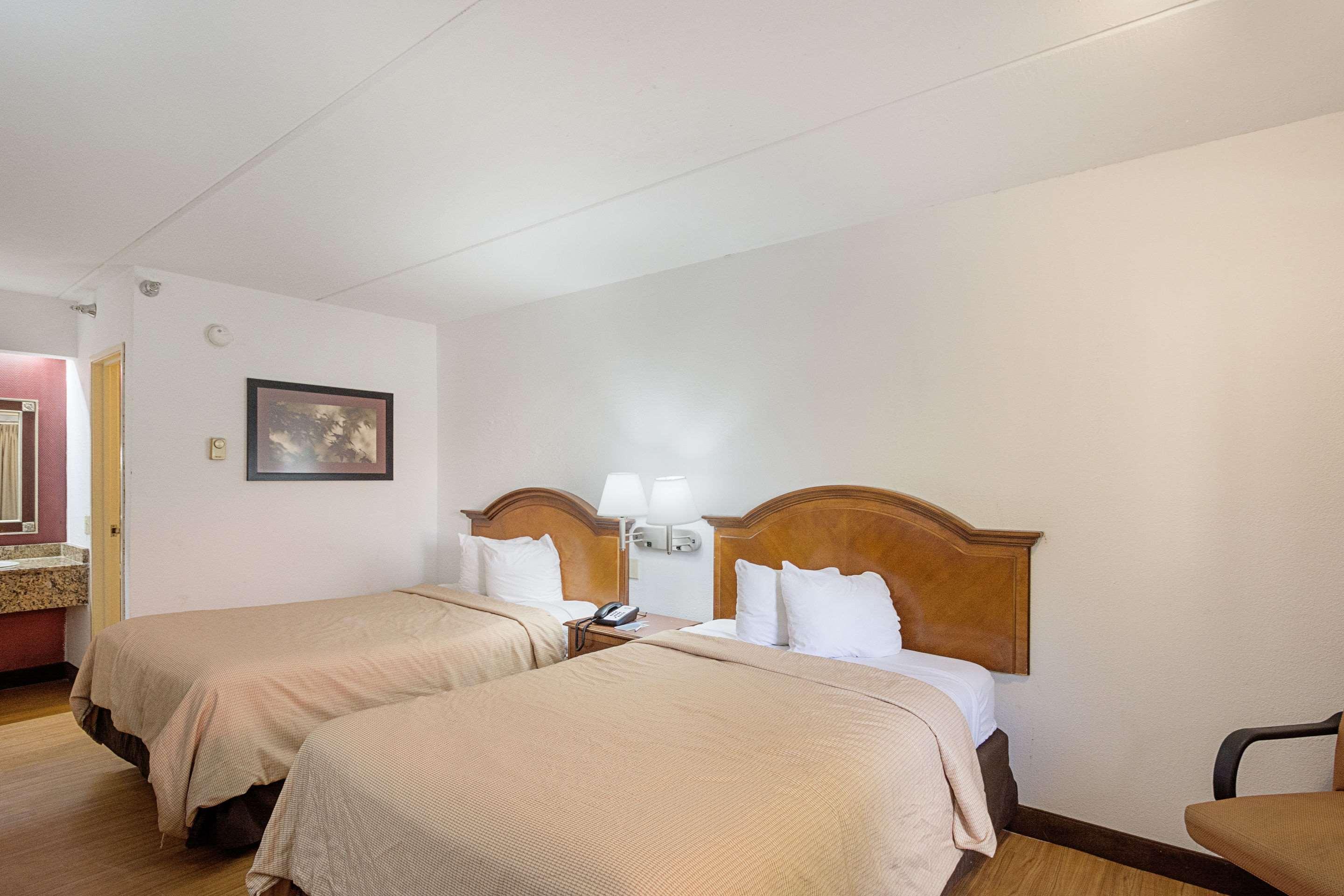 Bay Inn On Busch Тампа Екстериор снимка