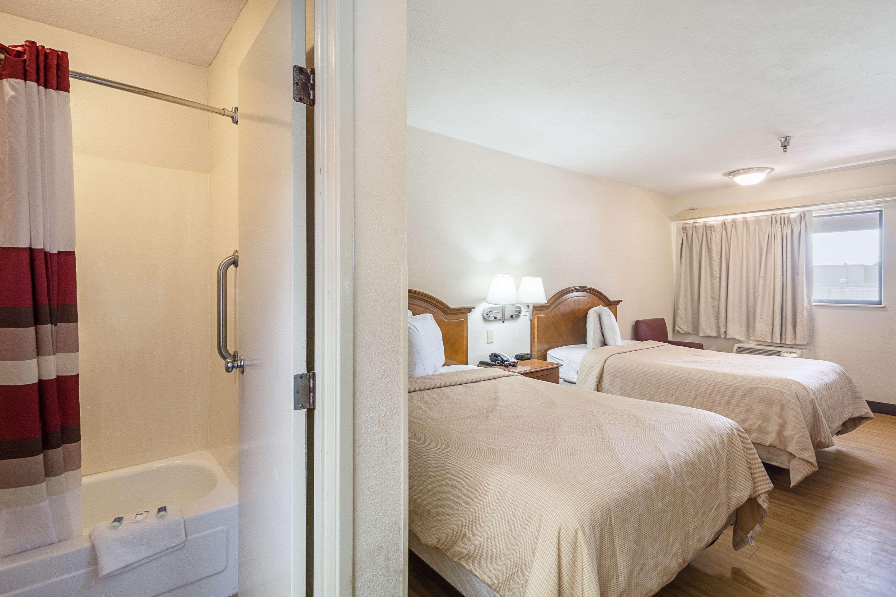 Bay Inn On Busch Тампа Екстериор снимка