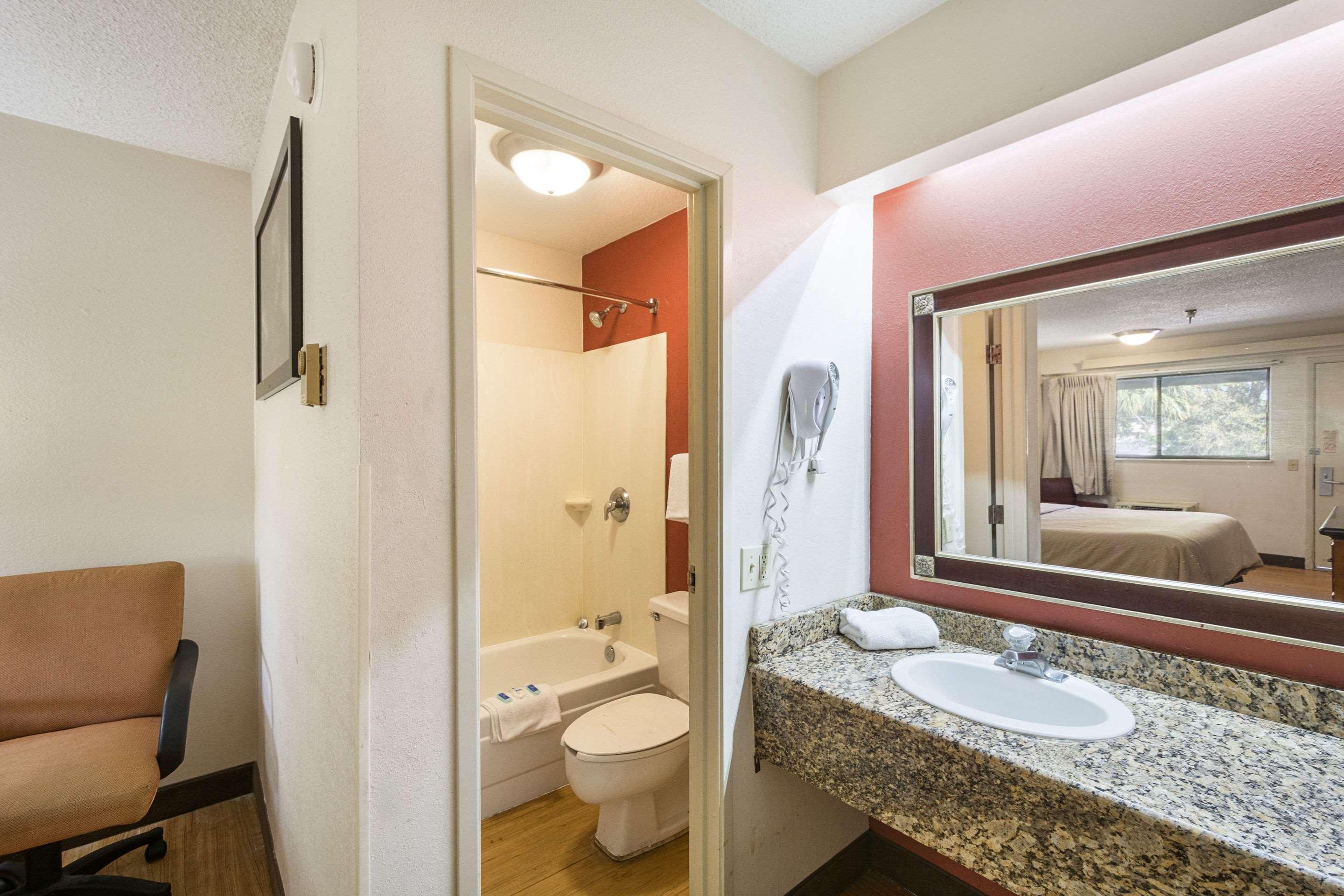 Bay Inn On Busch Тампа Екстериор снимка