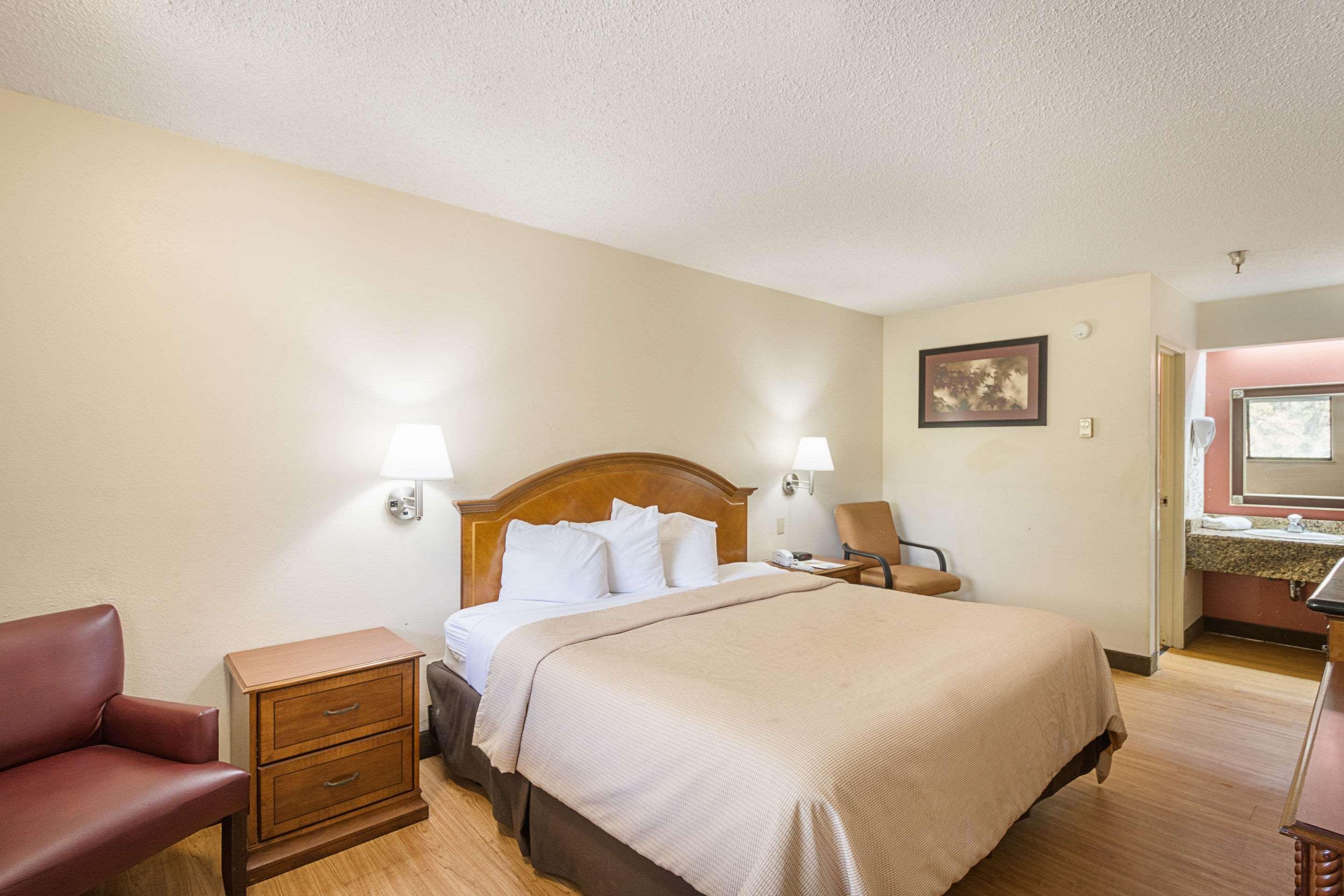 Bay Inn On Busch Тампа Екстериор снимка