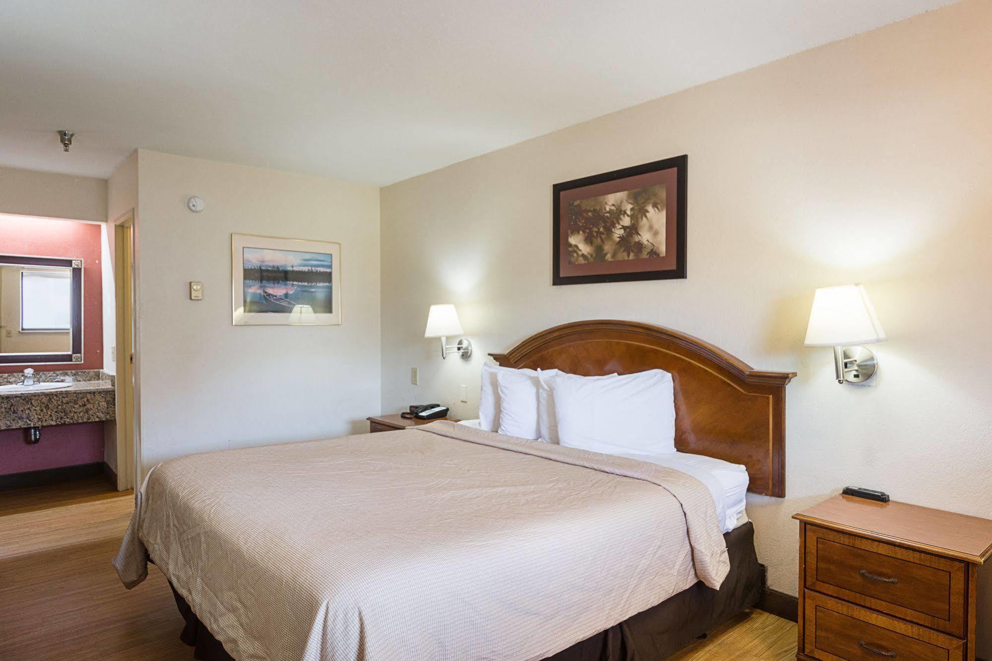 Bay Inn On Busch Тампа Екстериор снимка