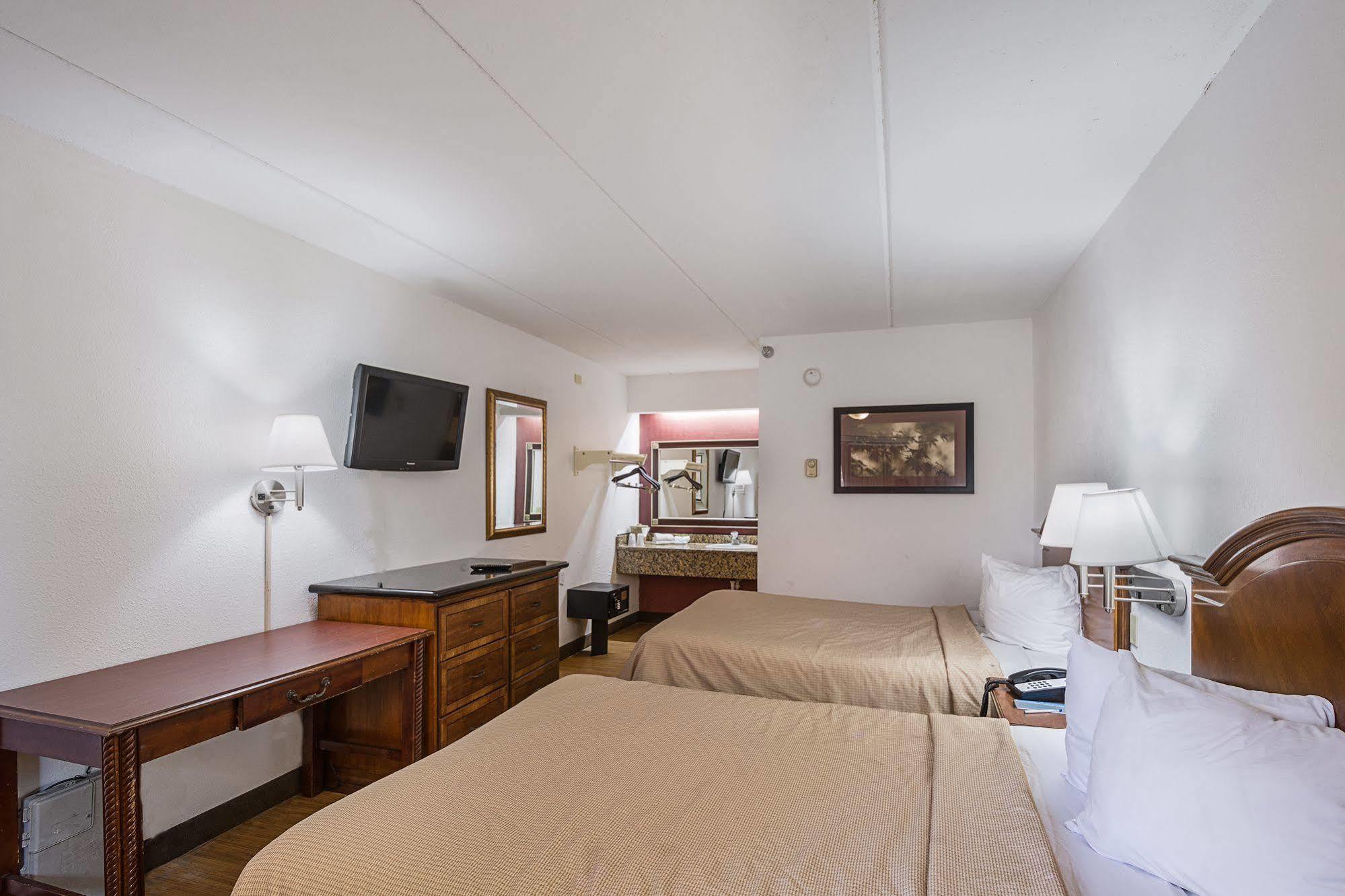 Bay Inn On Busch Тампа Екстериор снимка
