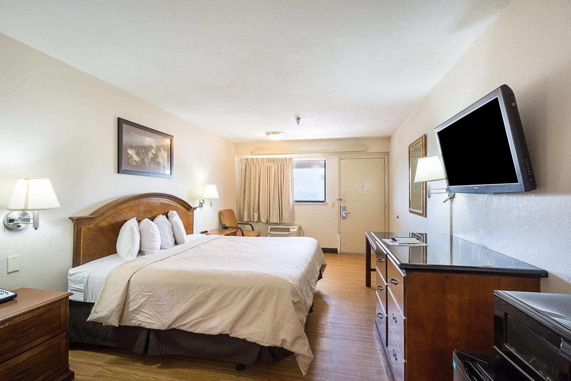 Bay Inn On Busch Тампа Екстериор снимка